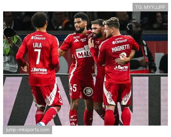 恩里克战术革新显成效,球队强势崛起开启辉煌新篇章 恩里克战术革新显成效,球队强势崛起开启辉煌新篇章