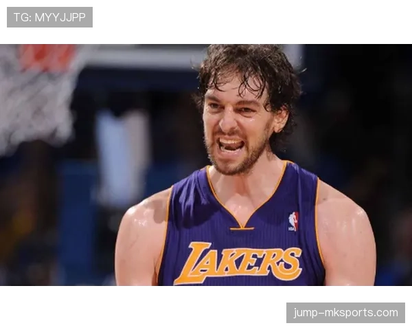 加索尔低位策应改变湖人进攻结构