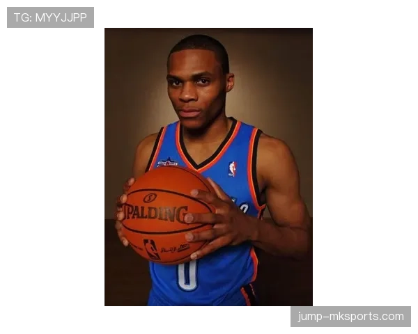 要是把拉塞尔·韦斯特布鲁克的鞋柜和超跑摆到小区门口，邻居会把楼道当红毯